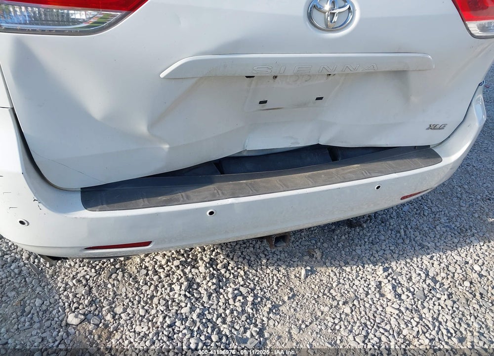 2011 TOYOTA SIENNA XLE V6 VIN: 5TDYK3DC4BS030573