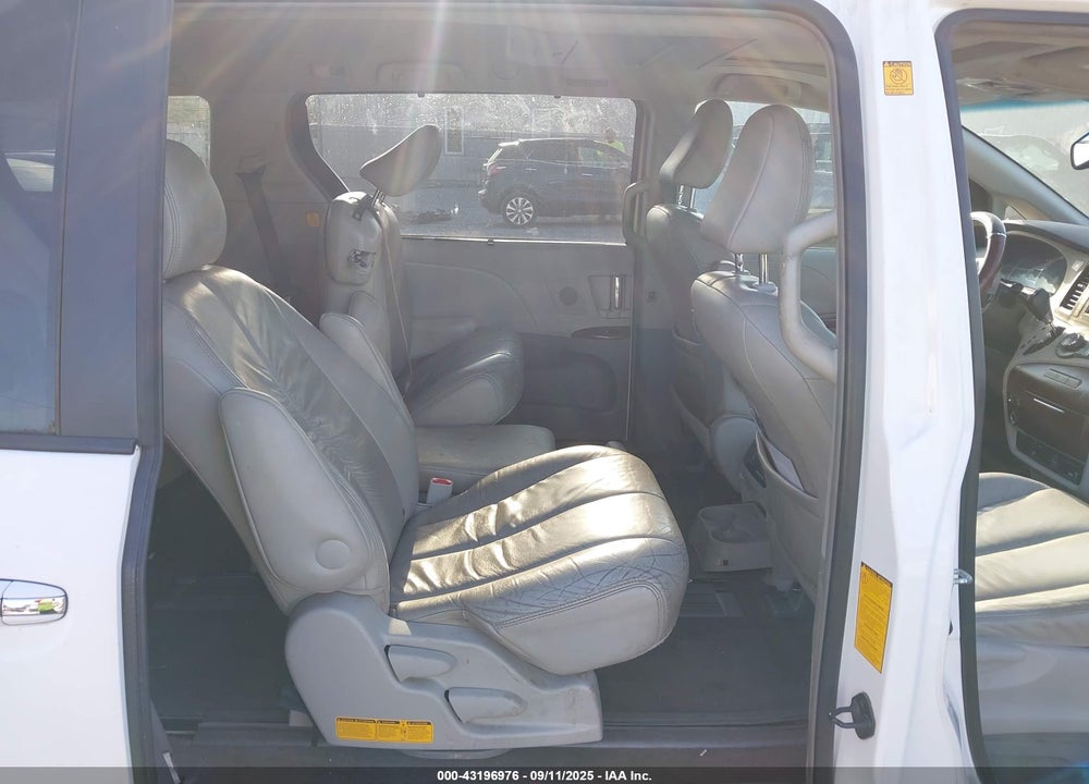 2011 TOYOTA SIENNA XLE V6 VIN: 5TDYK3DC4BS030573