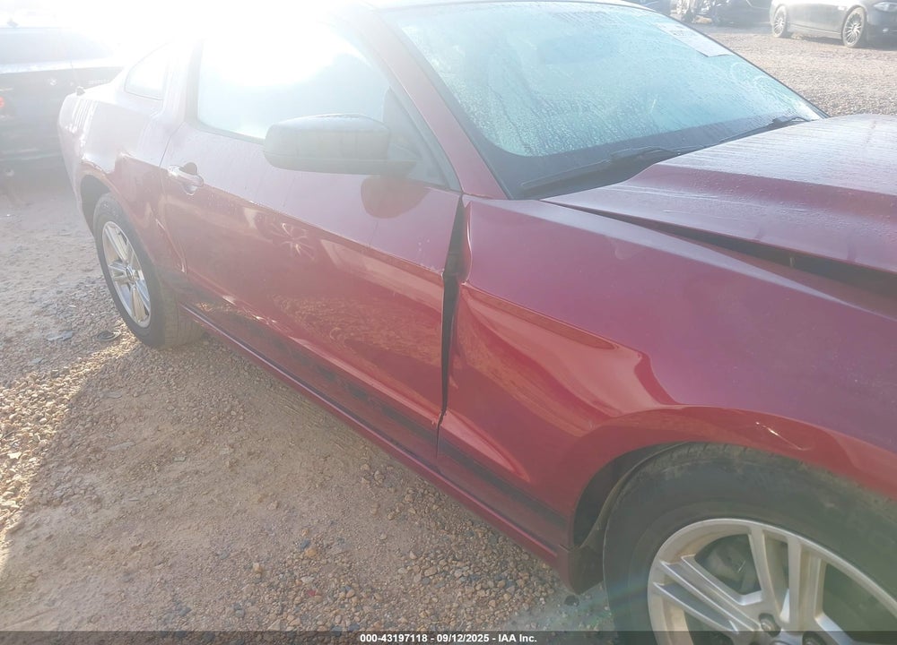 2014 FORD MUSTANG V6 VIN: 1ZVBP8AMXE5240717
