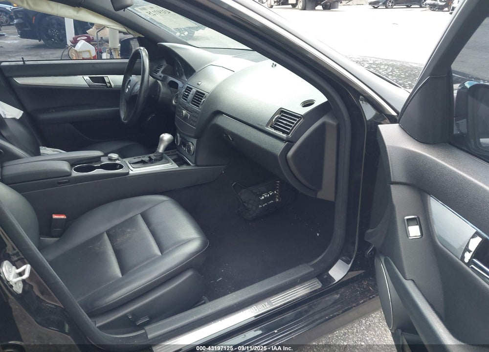 2010 MERCEDES-BENZ C 300 LUXURY/SPORT VIN: WDDGF5EB6AR093744