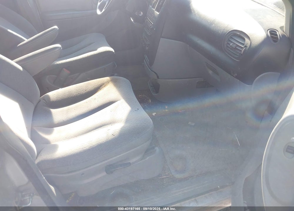 2005 DODGE GRAND CARAVAN VIN: 1D4GP24R65B211653