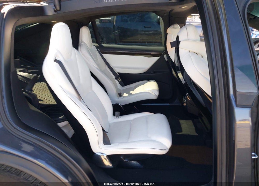 2016 TESLA MODEL X VIN: 5YJXCBE41GF003644