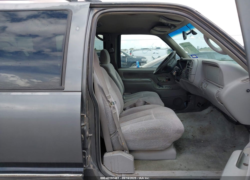 1999 CHEVROLET SUBURBAN 1500 LT VIN: 1GNFK16R6XJ425329