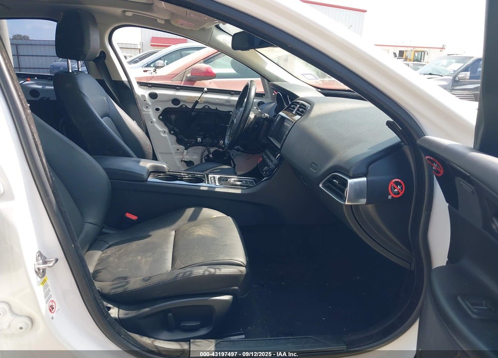 2017 JAGUAR XE 25T PREMIUM VIN: SAJAD4BG3HA959264