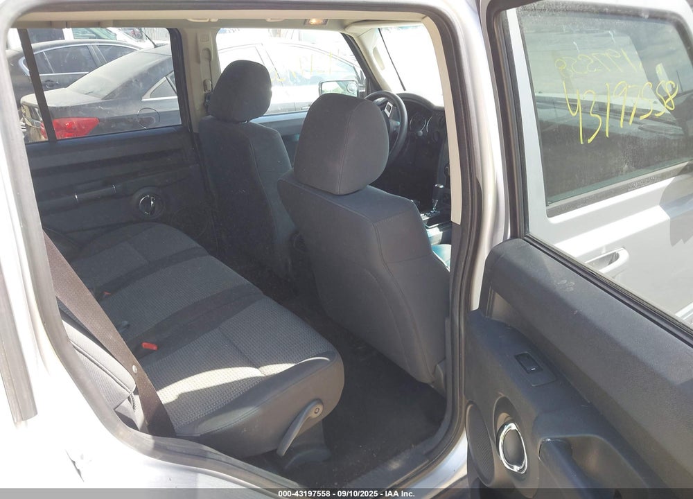 2010 JEEP COMMANDER VIN: 1J4RG4GK3AC130074