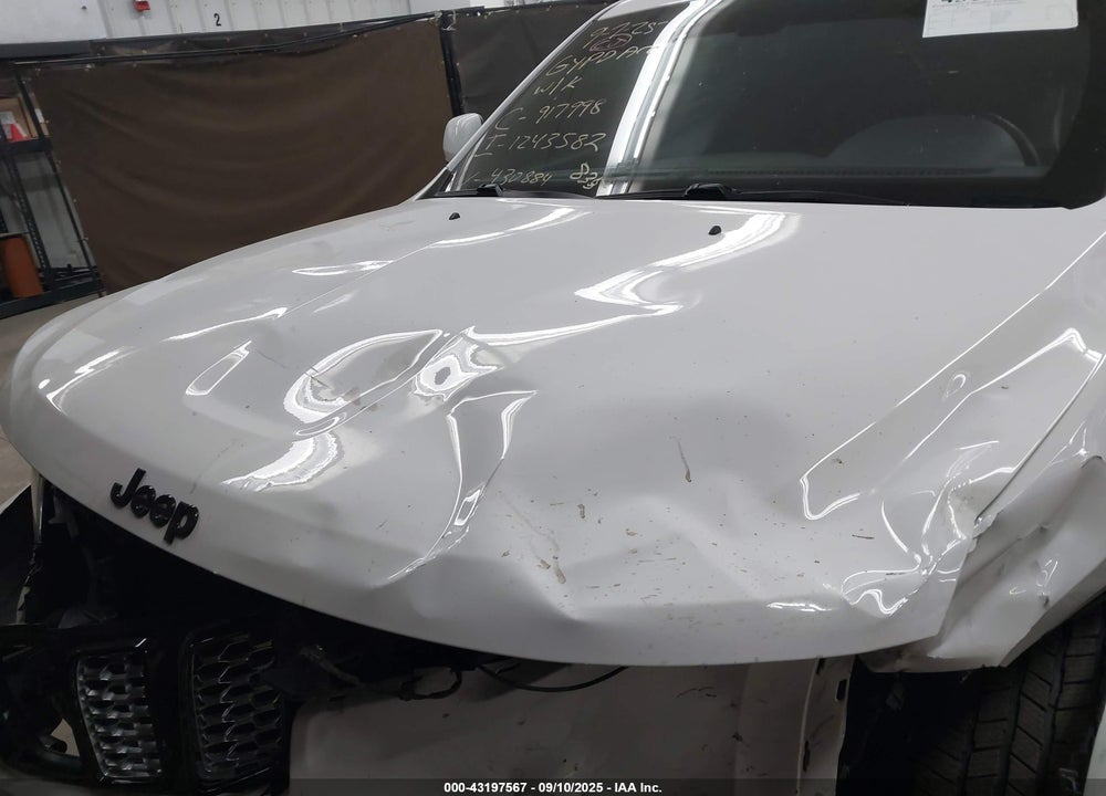 2018 JEEP GRAND CHEROKEE VIN: 1C4RJEAG2JC430884