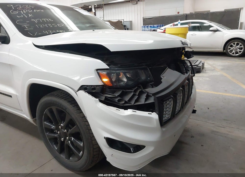 2018 JEEP GRAND CHEROKEE VIN: 1C4RJEAG2JC430884
