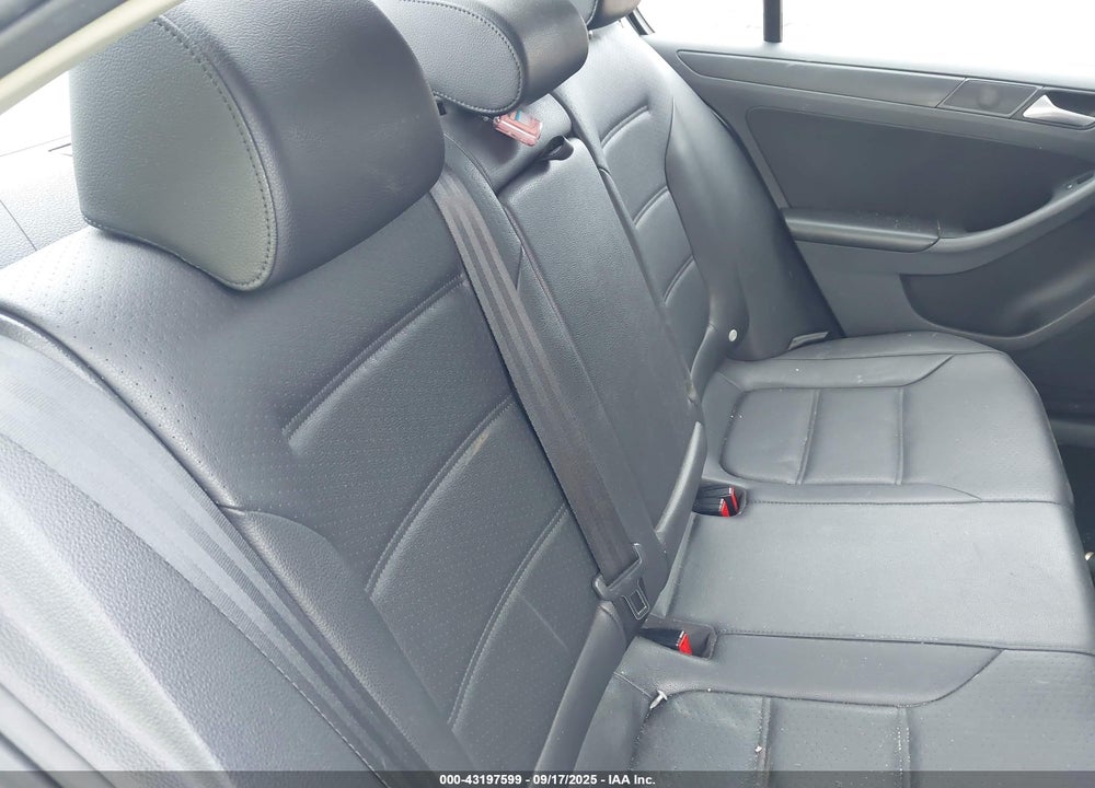 2014 VOLKSWAGEN JETTA VIN: 3VWD17AJ5EM238121