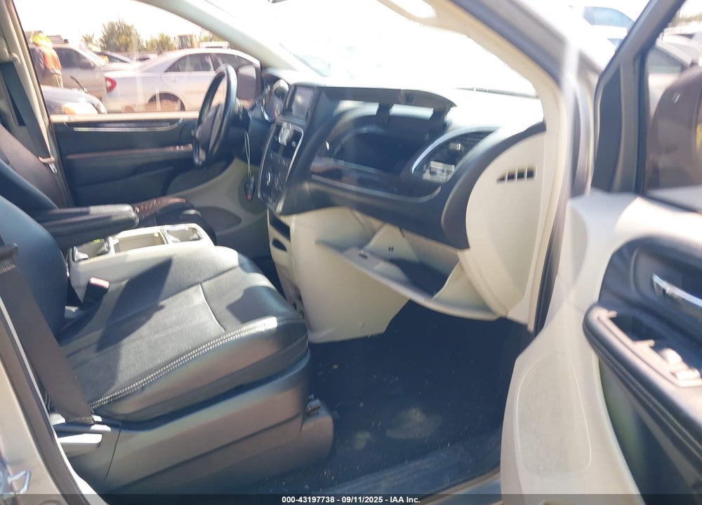 2014 CHRYSLER TOWN & COUNTRY VIN: 2C4RC1BG0ER402256