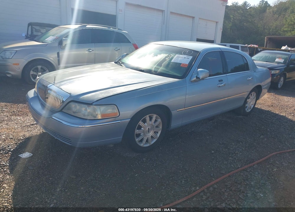 2009 LINCOLN TOWN CAR VIN: 2LNHM82V99X622654