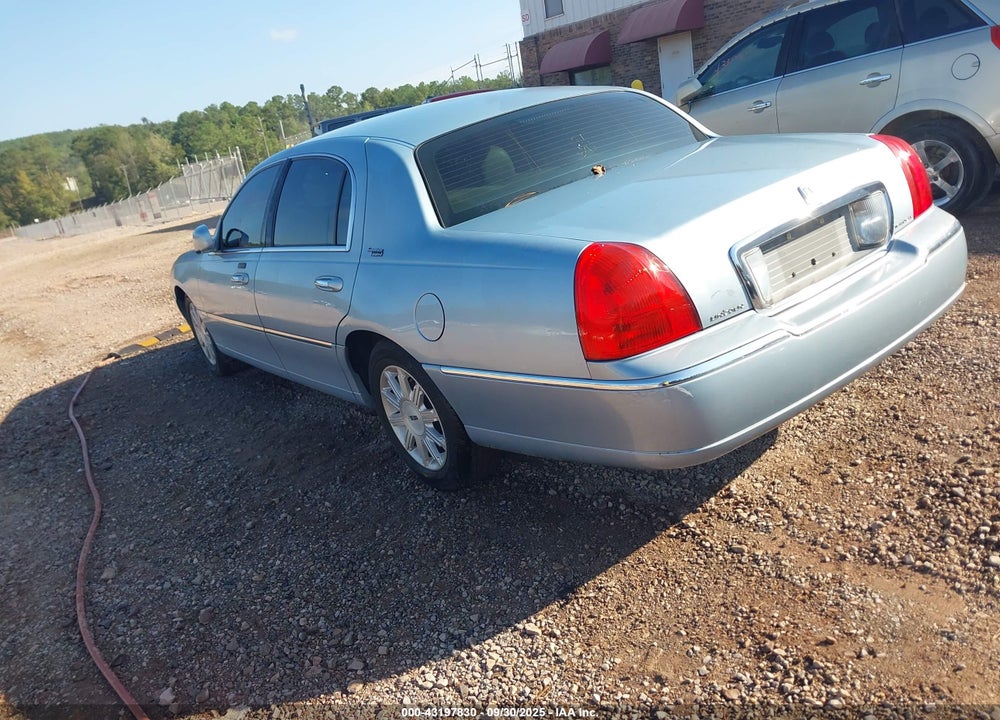 2009 LINCOLN TOWN CAR VIN: 2LNHM82V99X622654