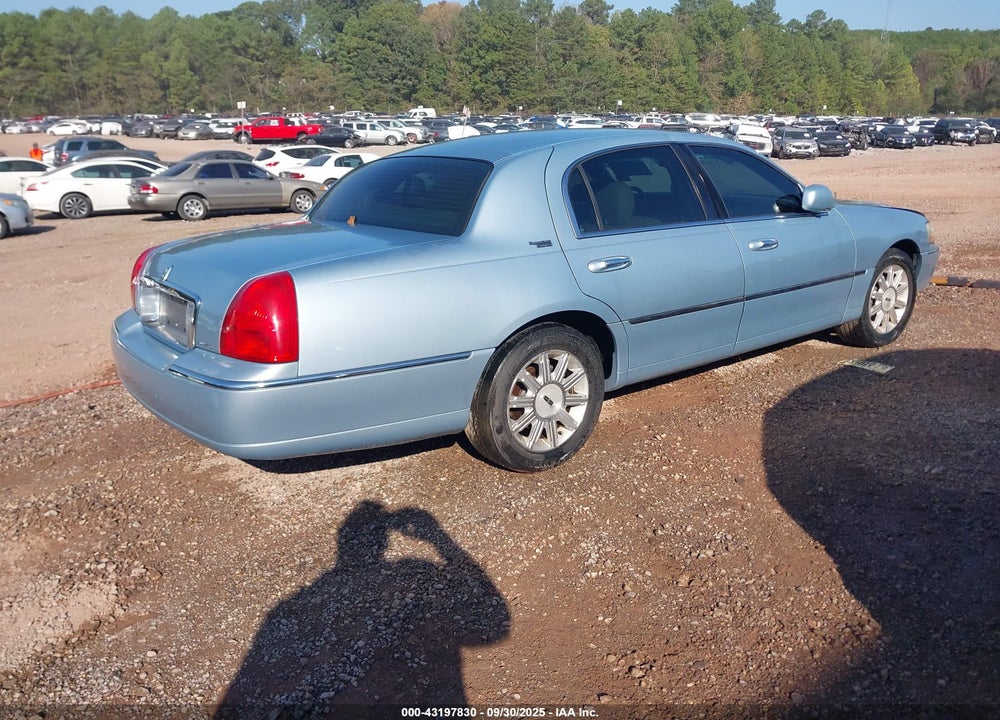 2009 LINCOLN TOWN CAR VIN: 2LNHM82V99X622654