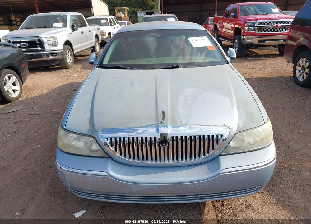 2009 LINCOLN TOWN CAR VIN: 2LNHM82V99X622654