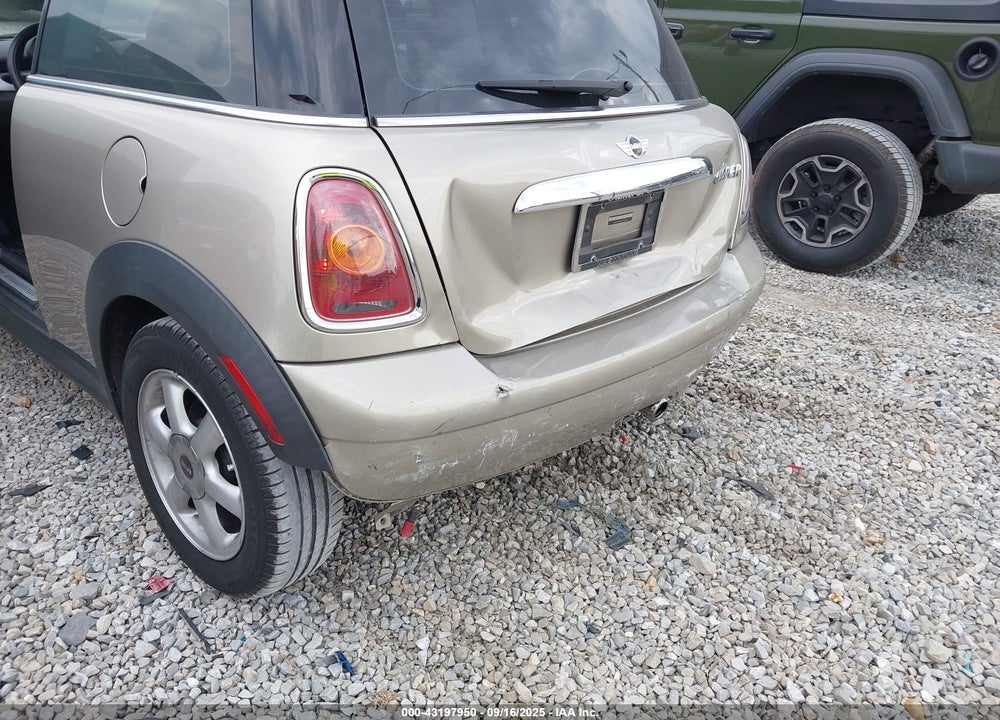 2009 MINI COOPER VIN: WMWMF33529TW77634