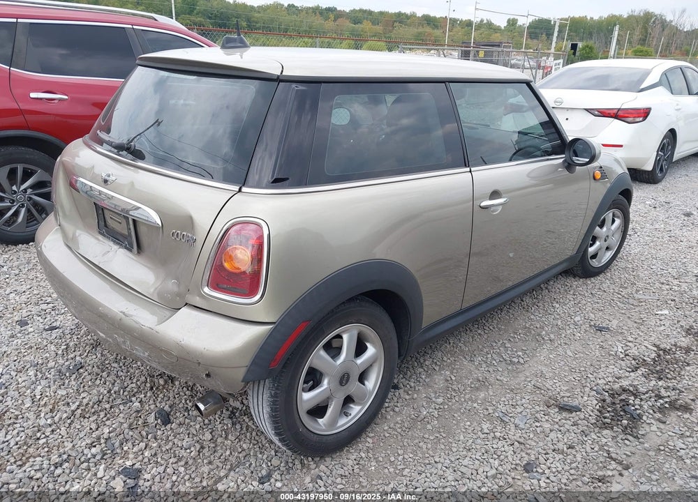 2009 MINI COOPER VIN: WMWMF33529TW77634