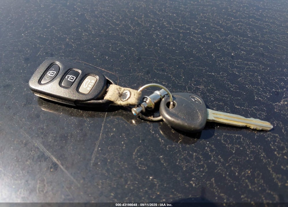 2013 HYUNDAI ELANTRA VIN: KMHDH4AE4DU962730