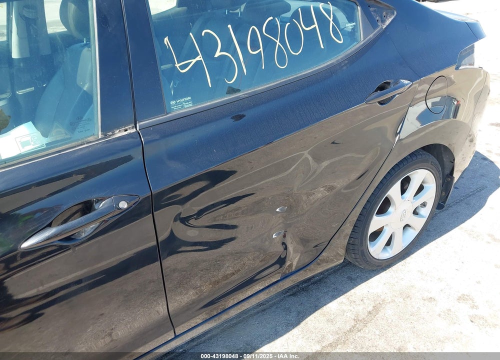 2013 HYUNDAI ELANTRA VIN: KMHDH4AE4DU962730