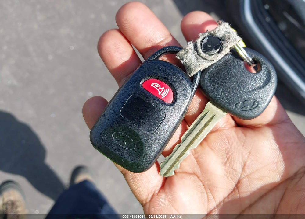 2013 HYUNDAI ELANTRA GLS VIN: KMHDH4AE2DU925904