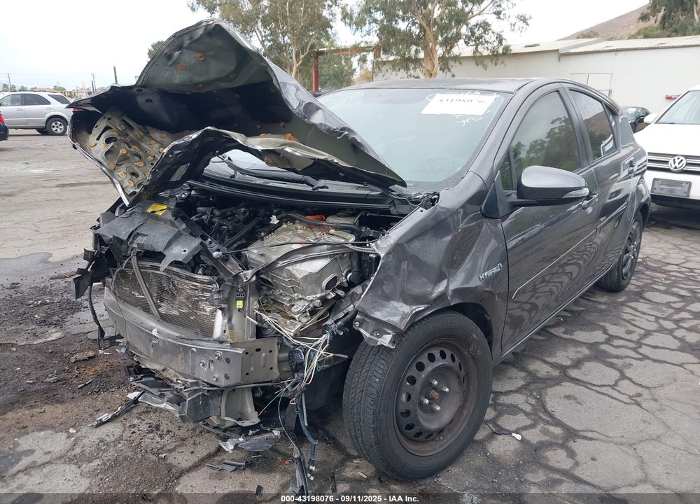 2015 TOYOTA PRIUS C VIN: JTDKDTB31F1580917
