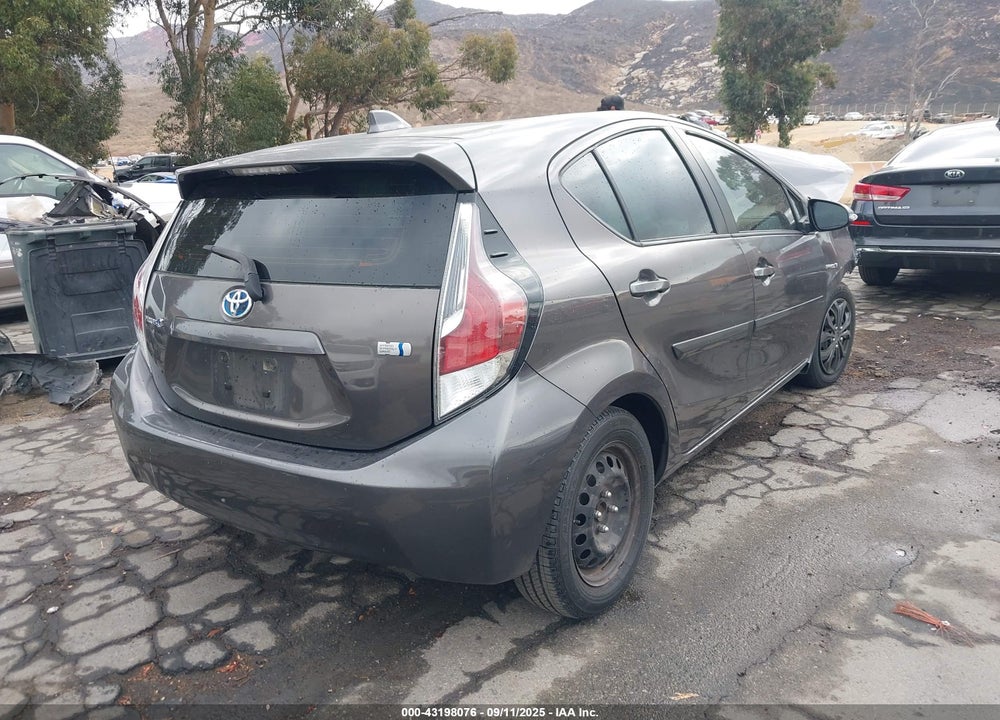 2015 TOYOTA PRIUS C VIN: JTDKDTB31F1580917