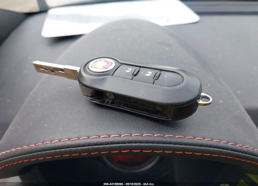 2013 FIAT 500C VIN: 3C3CFFJH4DT674457