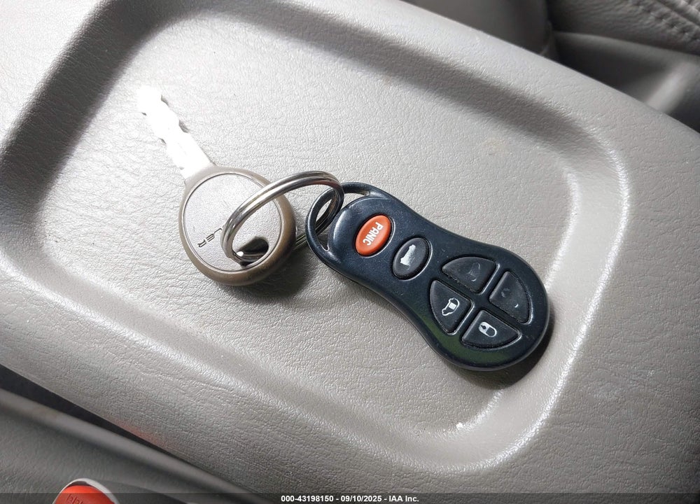 2003 CHRYSLER TOWN & COUNTRY LIMITED VIN: 2C8GP64L13R239566