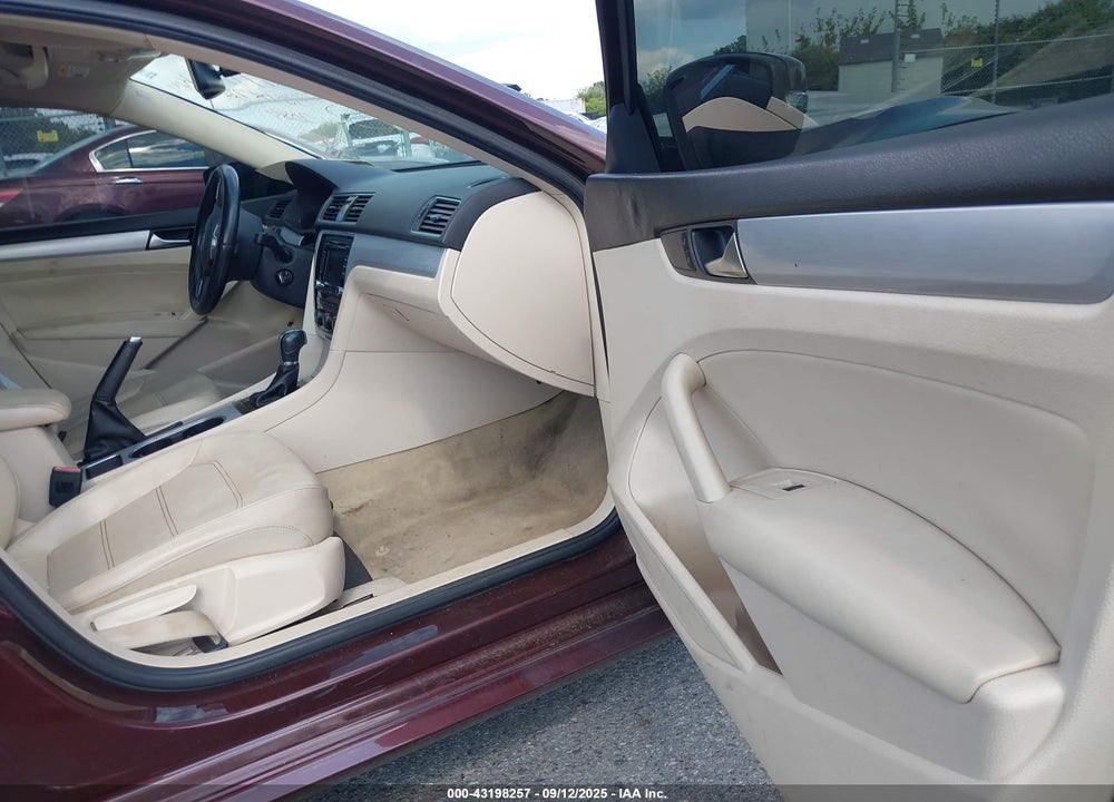 2013 VOLKSWAGEN PASSAT 2.5L SE VIN: 1VWBP7A31DC119084