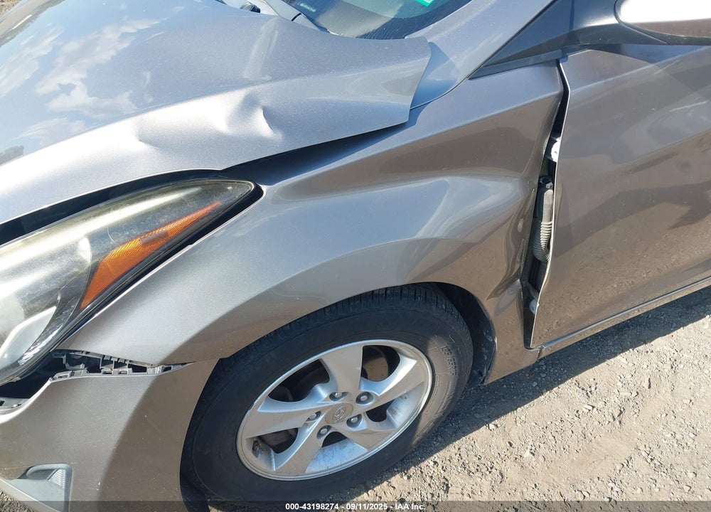 2014 HYUNDAI ELANTRA VIN: 5NPDH4AE7EH456535