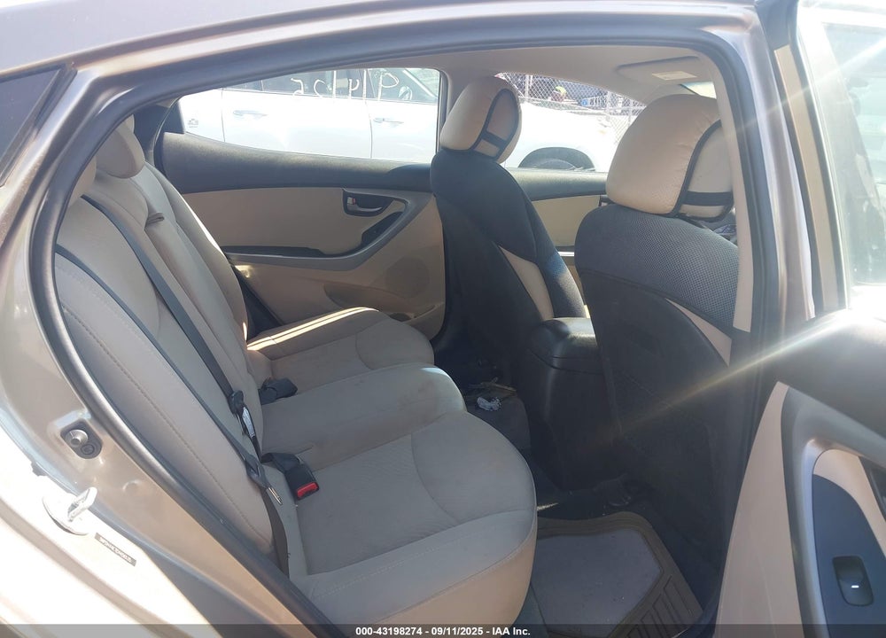 2014 HYUNDAI ELANTRA VIN: 5NPDH4AE7EH456535