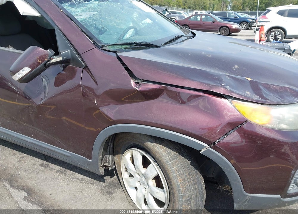 2013 KIA SORENTO VIN: 5XYKT3A14DG393820