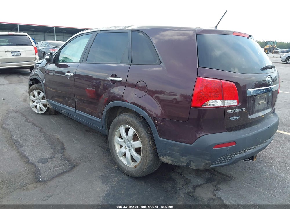 2013 KIA SORENTO VIN: 5XYKT3A14DG393820