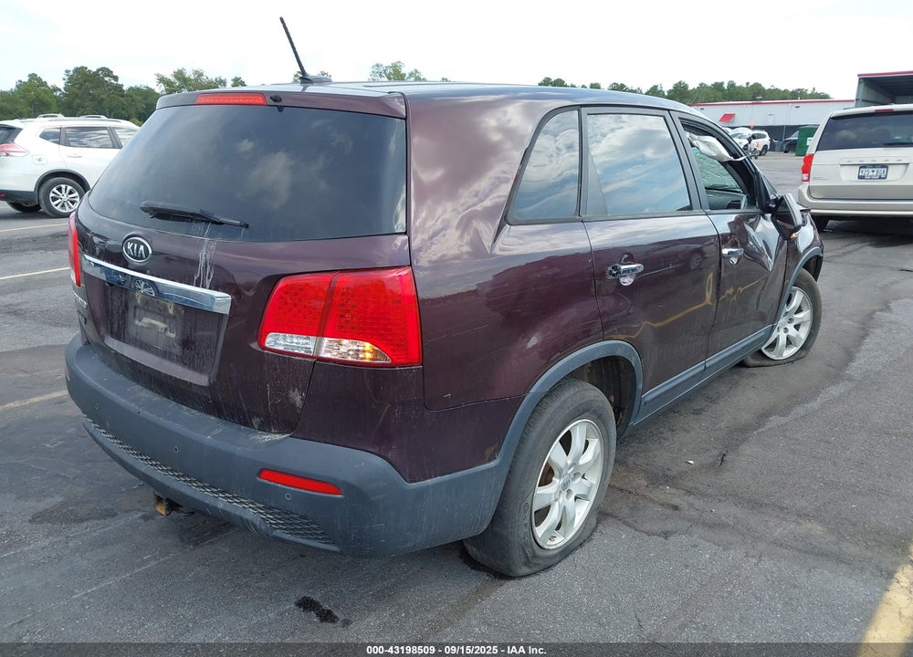 2013 KIA SORENTO VIN: 5XYKT3A14DG393820