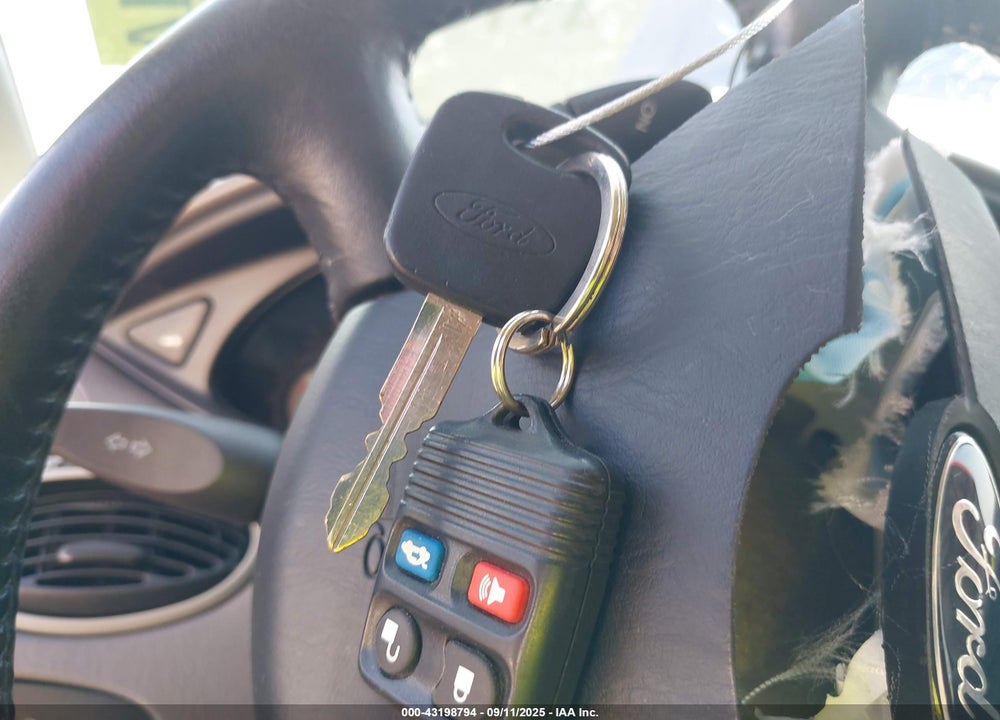 2003 FORD FOCUS ZX5 VIN: 3FAFP37323R166814