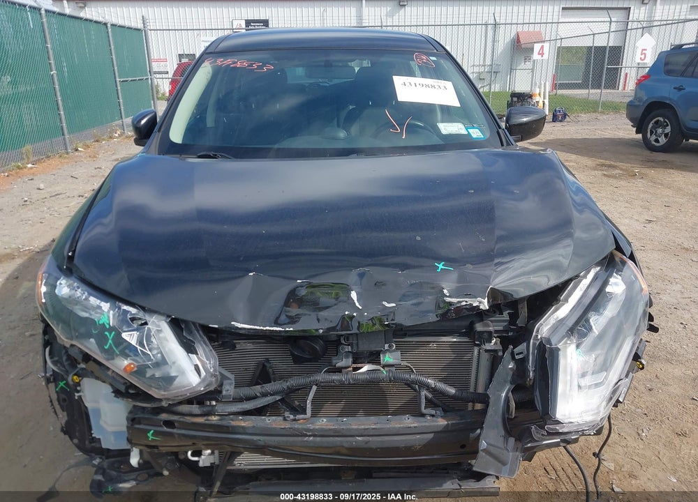 2018 NISSAN ROGUE VIN: KNMAT2MV6JP547067