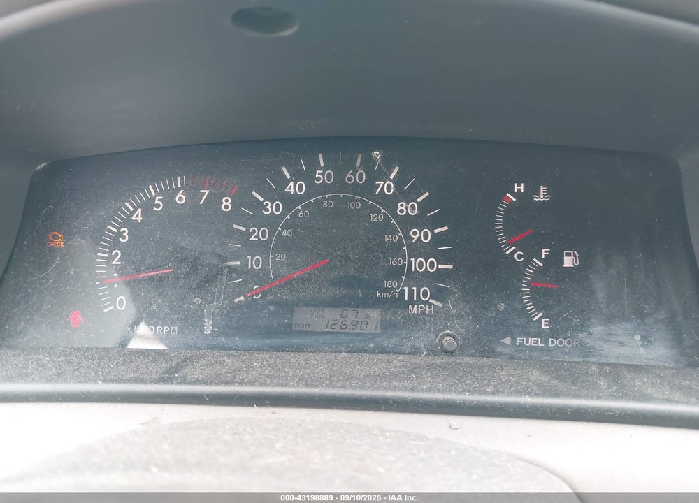 2005 TOYOTA COROLLA LE VIN: 1NXBR32E75Z484608