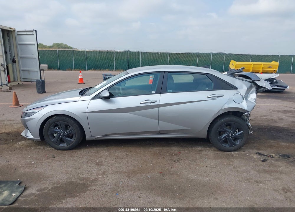 2022 HYUNDAI ELANTRA VIN: 5NPLM4AG9NH065752