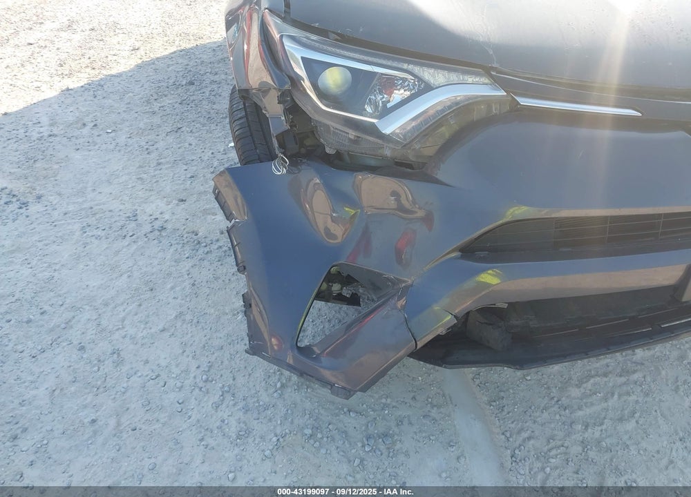 2018 TOYOTA RAV4 XLE VIN: 2T3RFREV6JW840196