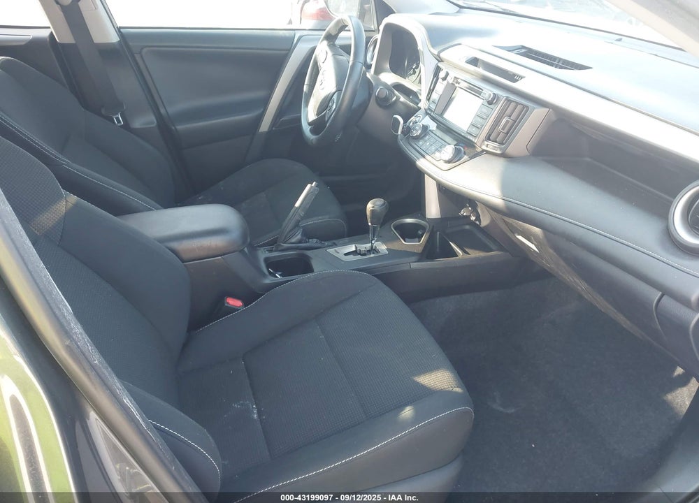 2018 TOYOTA RAV4 XLE VIN: 2T3RFREV6JW840196