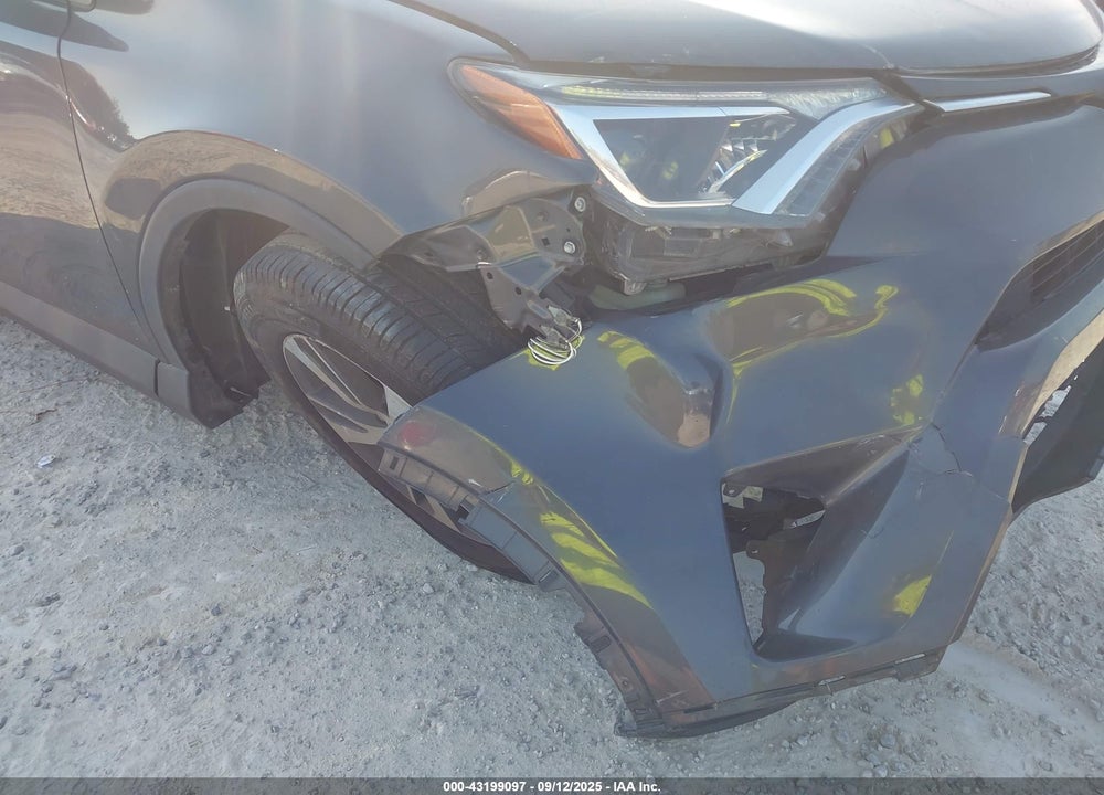2018 TOYOTA RAV4 XLE VIN: 2T3RFREV6JW840196