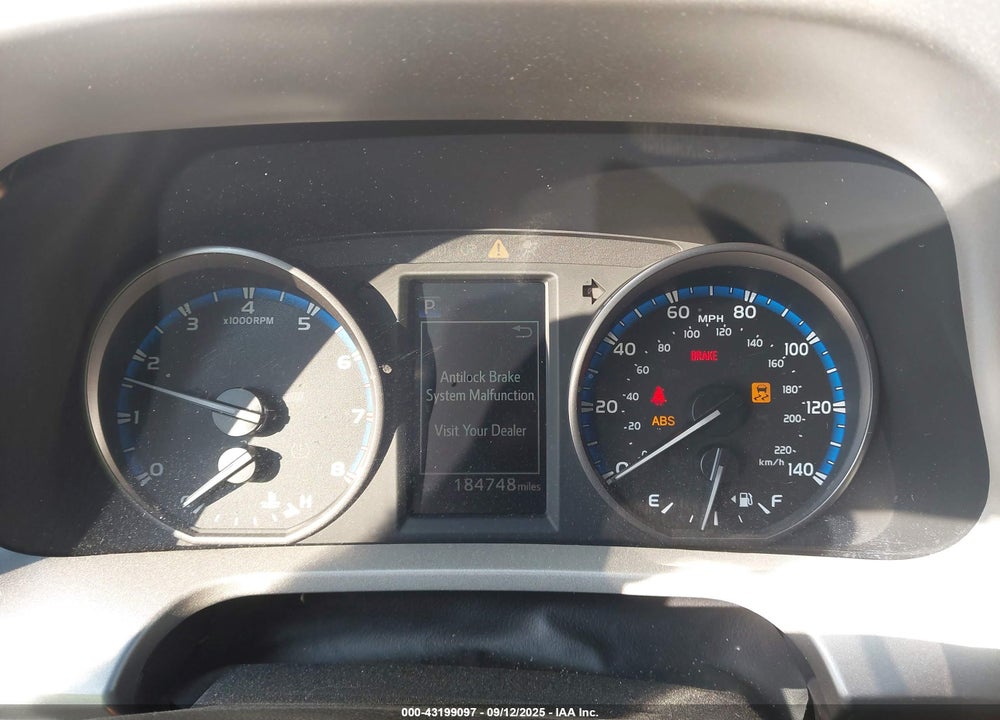 2018 TOYOTA RAV4 XLE VIN: 2T3RFREV6JW840196