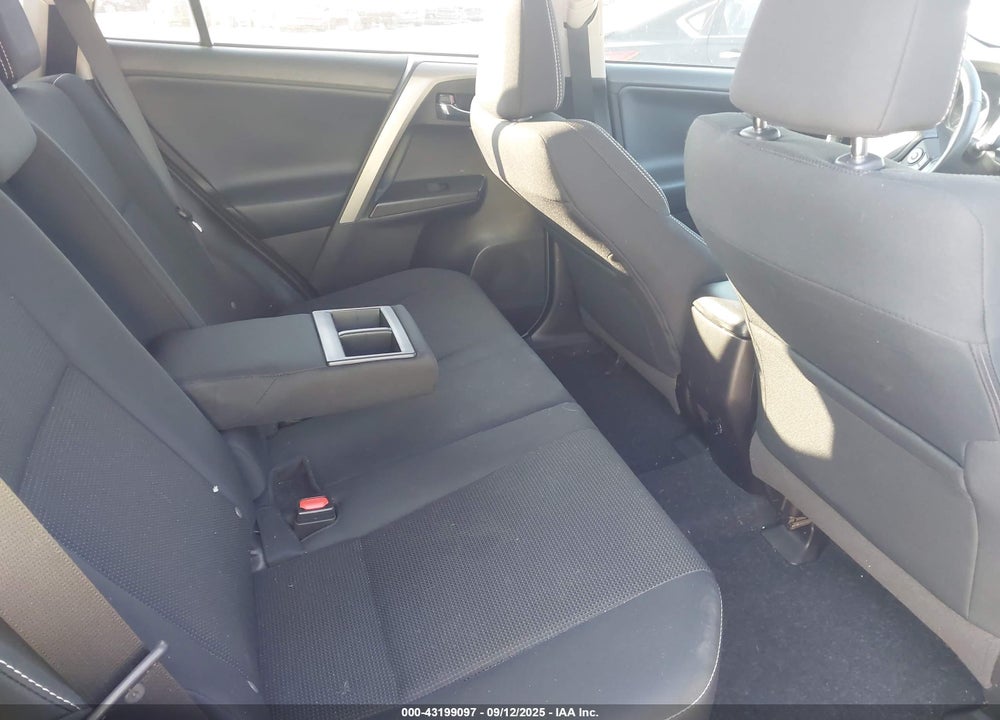 2018 TOYOTA RAV4 XLE VIN: 2T3RFREV6JW840196