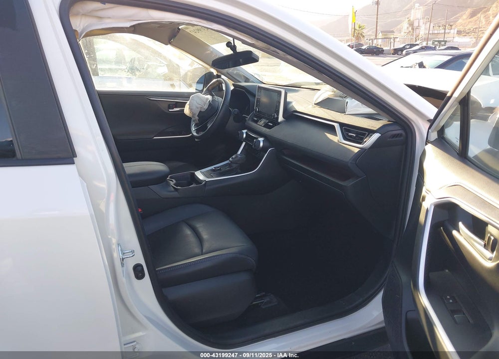 2021 TOYOTA RAV4 HYBRID VIN: 4T3D6RFV0MU044136