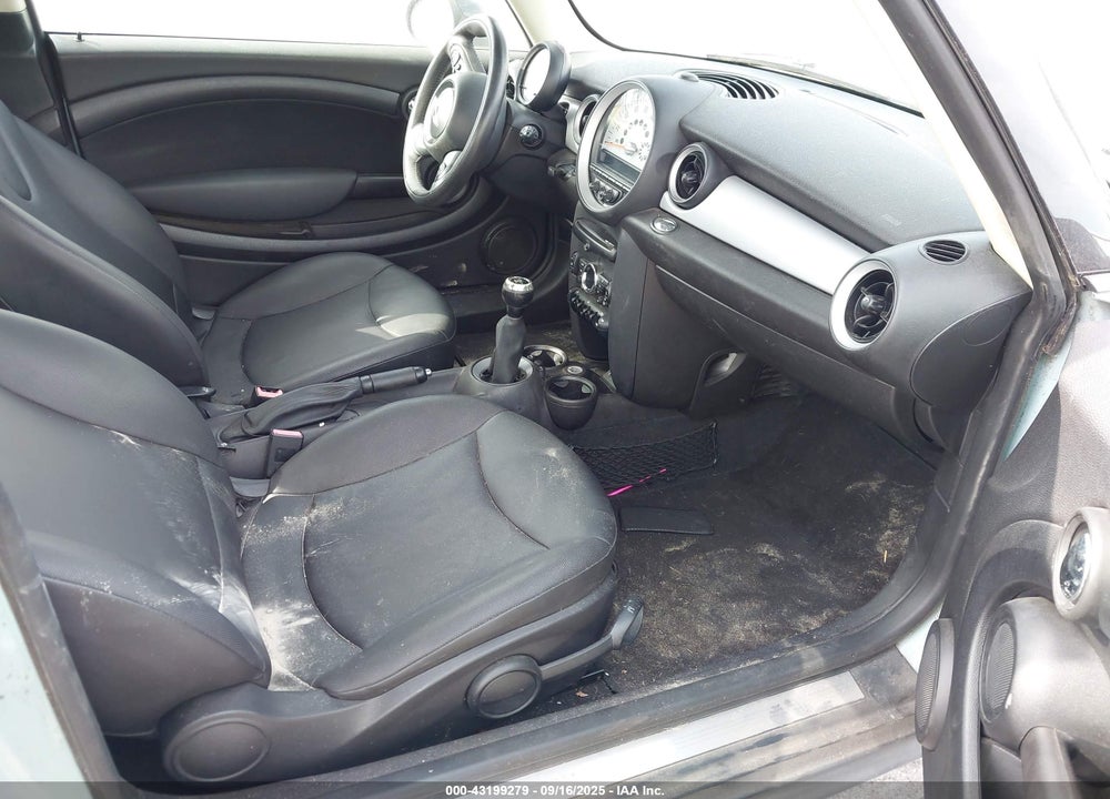 2013 MINI HARDTOP COOPER VIN: WMWSU3C51DT375340