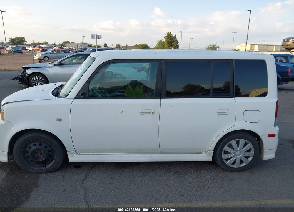2004 SCION XB VIN: JTLKT324240151952