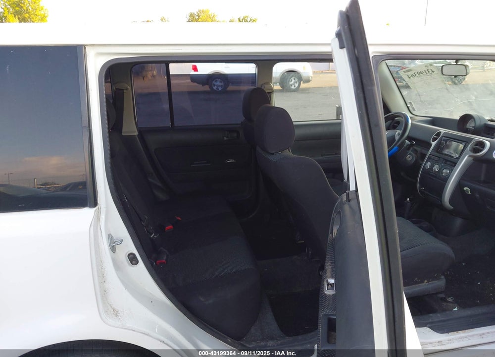 2004 SCION XB VIN: JTLKT324240151952