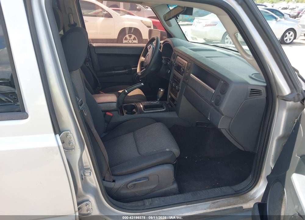 2009 JEEP COMMANDER VIN: 1J8HH48K49C558222