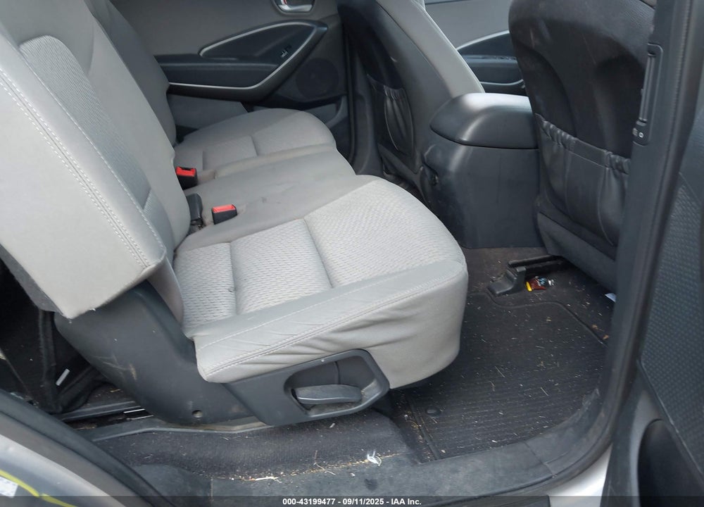 2017 HYUNDAI SANTA FE SE VIN: KM8SMDHF1HU203962