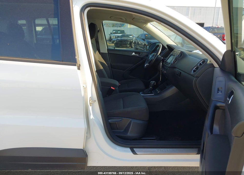 2018 VOLKSWAGEN TIGUAN LIMITED 2.0T VIN: WVGBV7AX9JK003009