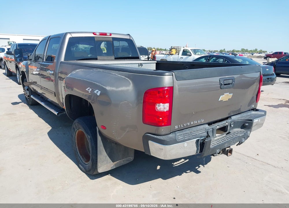 2011 CHEVROLET SILVERADO 3500HD LTZ VIN: 1GC4K1C83BF201832