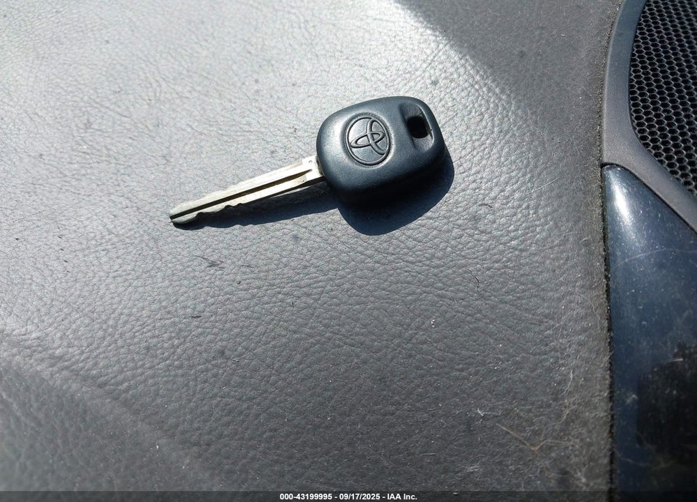 2005 TOYOTA SIENNA LE VIN: 5TDZA23C15S352076